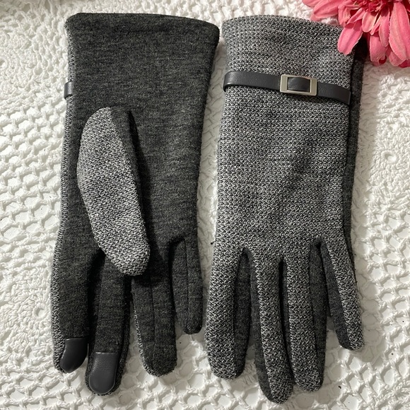 Joe Fresh stylish fleece lined gloves with tech friendly finger tip - Picture 1 of 6